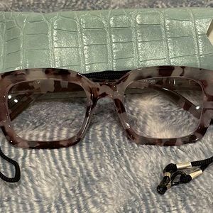 Blue light blocking readers